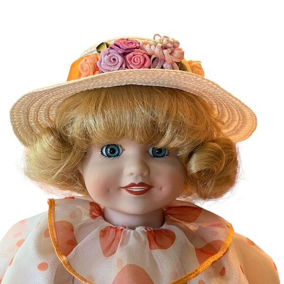 Vtg QVC Porcelain Clara Doll Blonde Blue Eyes Peach Polka Dot Dress Hat Stand - Picture 6 of 8